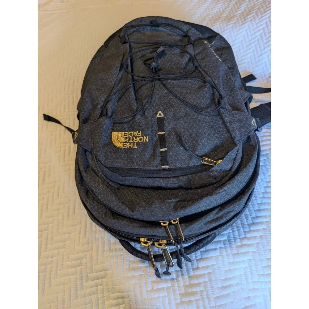 The‎ North Face Borealis Backpack Gray Gold Flex Vent Laptop Daypack Work 28L